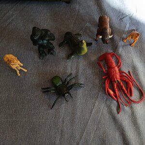 Lot of animal PVC x 7  Gorilla, Giraffe, Bison, Sea Lion, Dinosaur, Spider, Crab